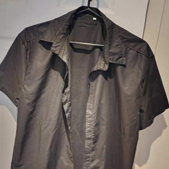 Short-Sleeved buttoned black shirt - Picture 1 of 3